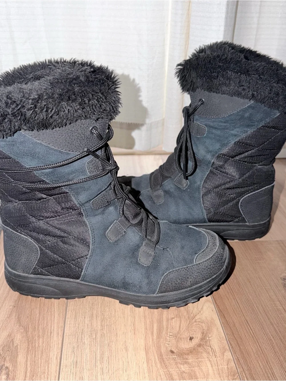 Columbia Black Women's Winter Lace-Up Faux Fur Cuff Boots